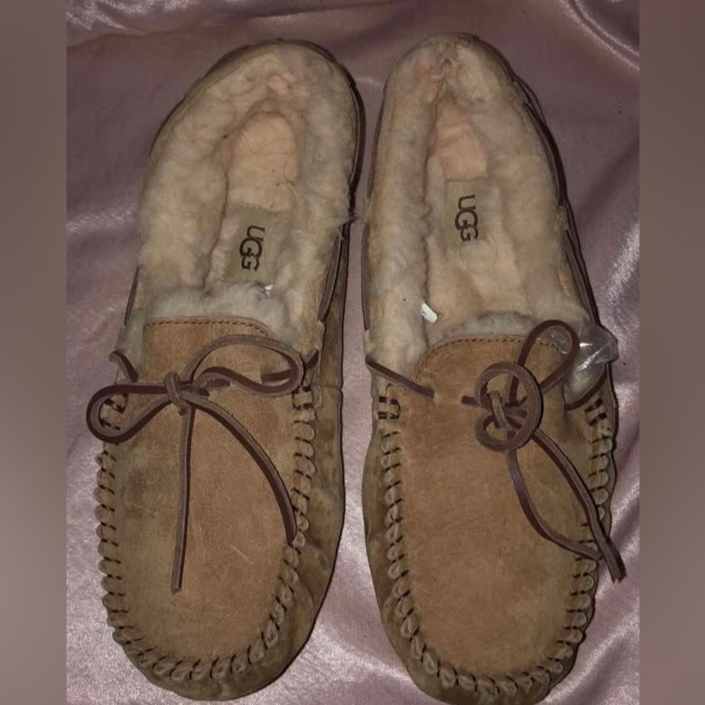 UGG Women's Dakota Slipper